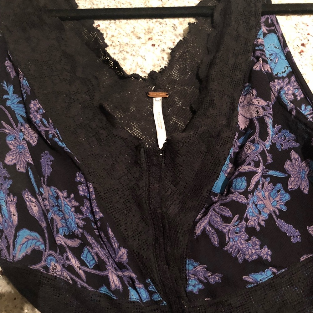 🔹V-cut, Free people tank